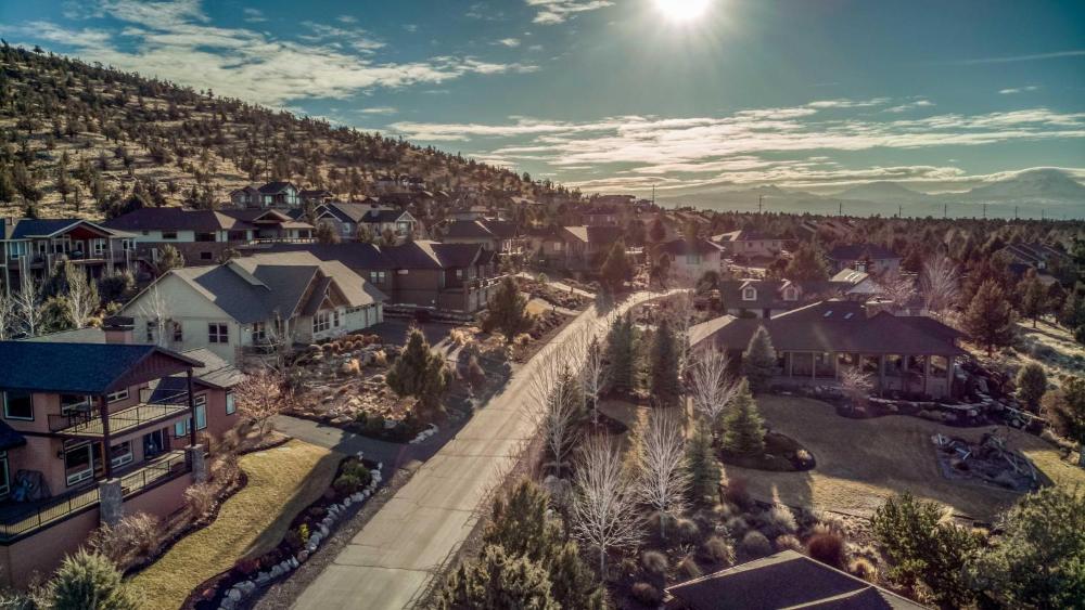 High Desert and Cascade Views - Meredith Lodging